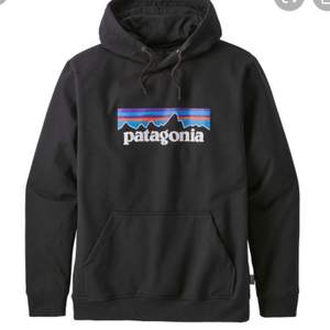 Patagonia hoodie som knappt är använd. Den är lite för stor för mig så därför den inte kommit till användning. Orgnalpris 899