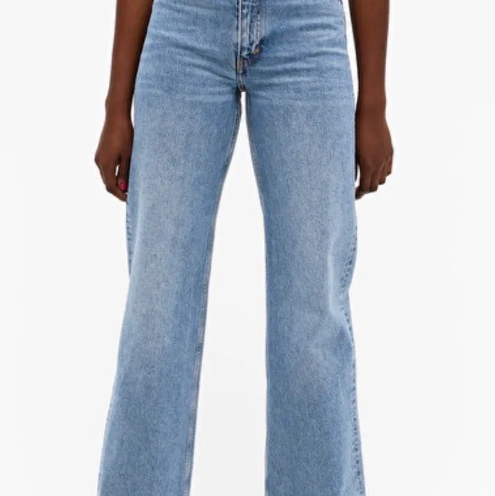 Yoko jeans från monki! Ordinarie pris 400kr. De är i nyskick!! ✨💕 frakt 50 kr! . Jeans & Byxor.