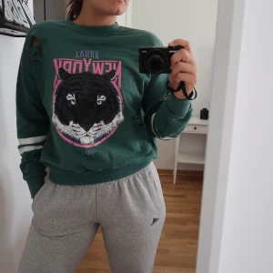 HOODIE  - Supersnygg hoodie från Gina Tricot! Storlek S.          Köparen står för frakt!  Finns i Örebro.                       Priset går att diskutera! 