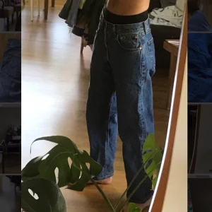 Levis jeans - Ett par Levis jeans i den perfekta tvätten. De är uppsydda litegrann, hemmagjort. Och den bruna lappen är borttagen så storleken är lite oklar men jag är s och 169 ish. Dom är lite stora på mig då dom är menade att vara högmidjade. Fråga gärna om mått!