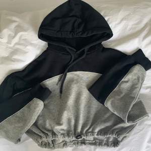 Croppad hoodie från H&M. Lånad bild men skicka för fler!