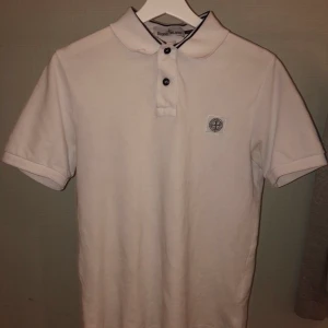 Stone island piké m - En snygg stone island piké men perfekt skick. Knappt använd