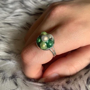 EarthlingsSilver UF 4 - Ring nr 4. Ringstommen är justerbar och gjord av silver. 1/5 av ringens kostnad går till WWF. Du betalar ringens kostnad+frakt. 