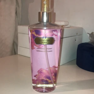 Victoria’s Sectret body mist - Doften forever pink!!!💗💗💗 250ml, använd få gånger