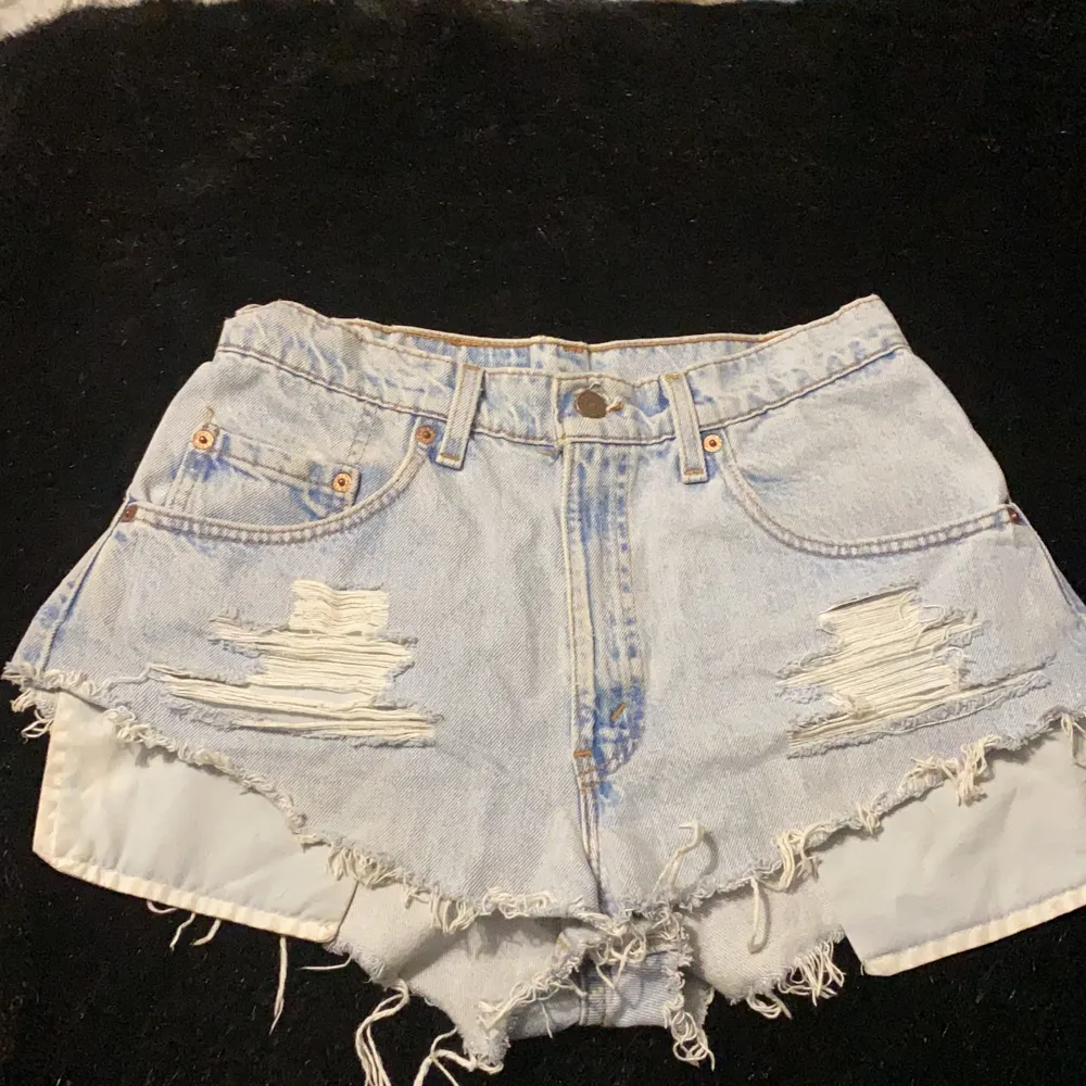 Jättefina Levis shorts som e köpa här på Plick men tyvärr är för stora:( priset kan diskuteras. Shorts.