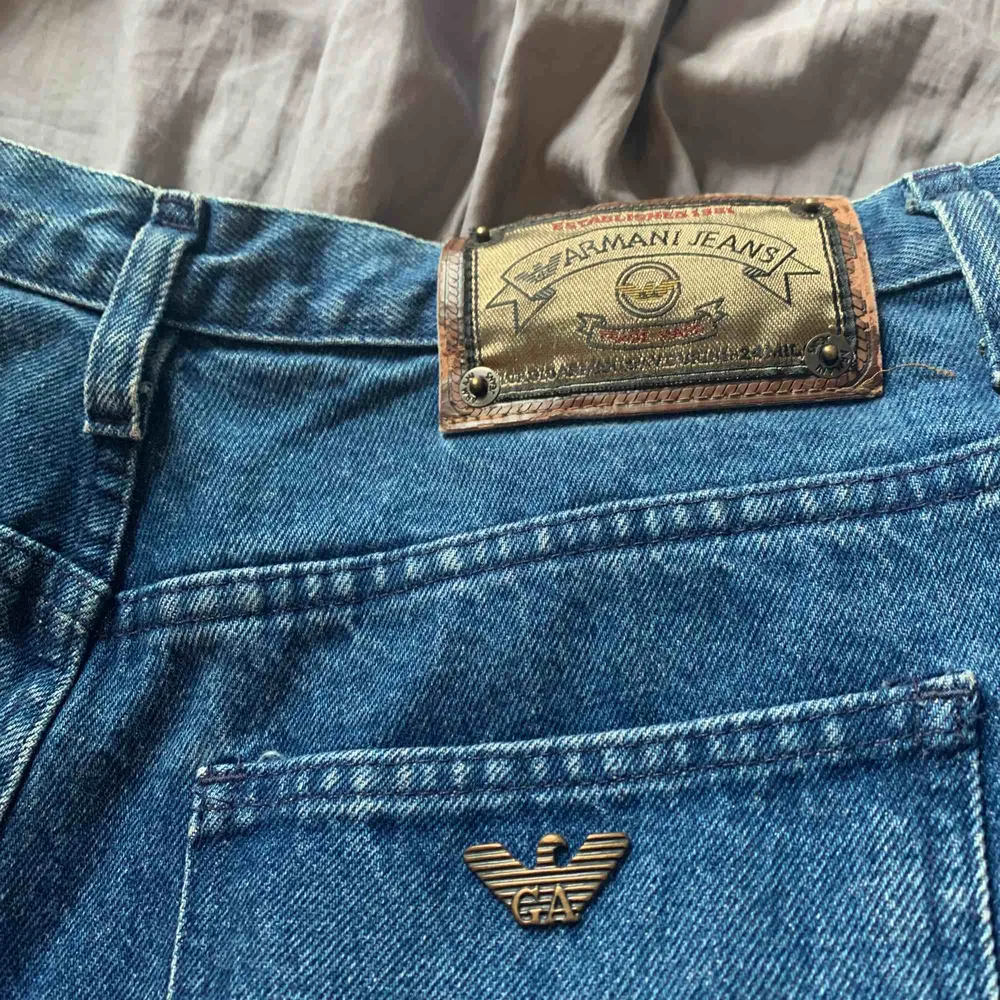 Armani jeans som jag köpte second hand för 800kr till ett speciellt tillfälle. Används inte längre💓. Jeans & Byxor.