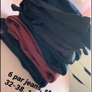 Olika jeans, st 32-38  - Alla är i fint skick, en del är aldrig använda. Säljes på grund av rensning. 50-100 kr st. Köparen står för frakten!!