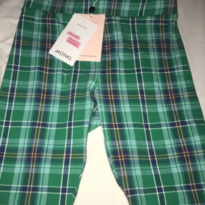 Coola cykelbyxor  - Cykelbyxor som passar superbra tillsamans med en kavaj eller t-shirt. Säljer då jag råkade köpa en storlek för liten. 