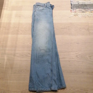 Jeans - Utsvängda jeans från weekday! Strl 31/30, frakt tillkommer ✨