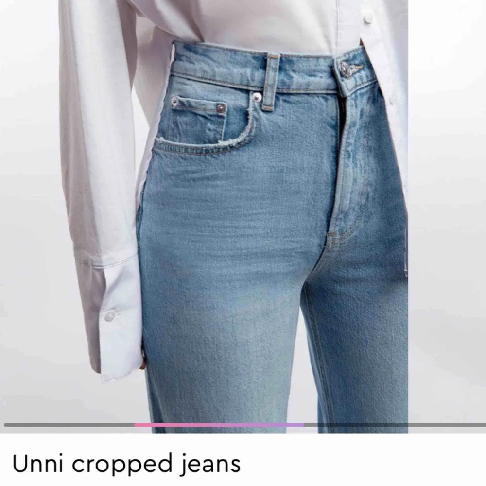 (Lånade bilder pga köpt fel, för små för mig)! Helt nya jeans från Ginatricot ”Unni jeans”. Skicka pm om fler bilder! Passar om man är en S, kanske t.om mindre❤️. Jeans & Byxor.