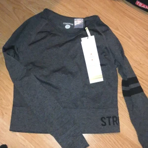 Stronger topp - Topp från Stronger, deras seamless kollektion. endast testad! Etiketterna sitter kvar. Storlek XS/S
