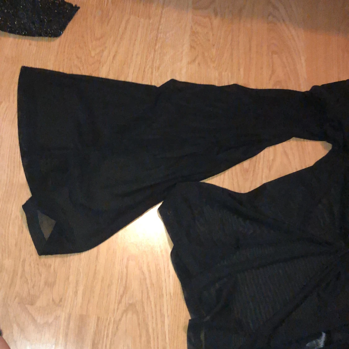 Svart mesh tröja med vida ärmar - 90