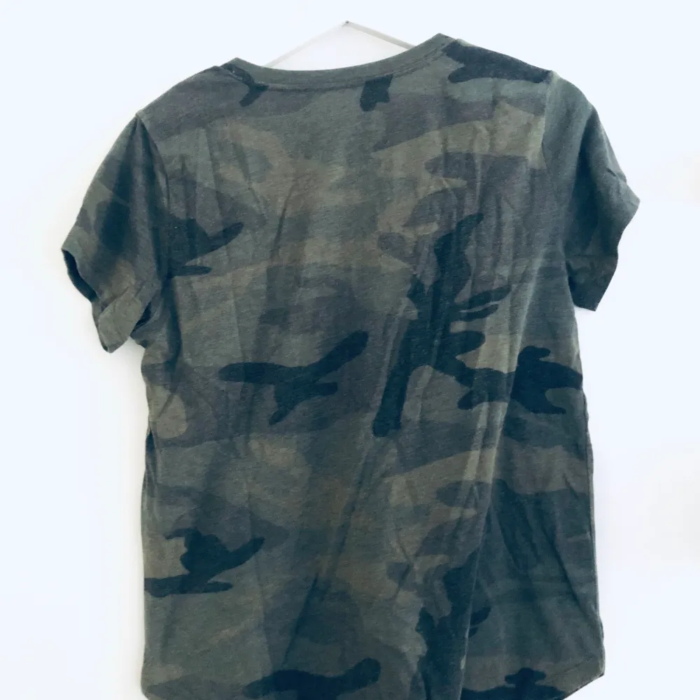 T-shirt från abercrombie & fitch. Storlek S i oversized modell. Mycket gott skick. Frakt 44 kr. #tshirt #abercrombie . T-shirts.