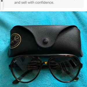 Ray-ban cats 500 - Solglasögon från Ray-ban i bra skick. Nypris: 1300kr