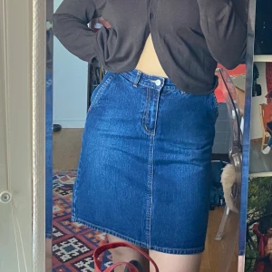 jeanskjol - Fin jeanskjol från Crocker. Söt men kommer aldrig till användning. Frak tillkommer ♥️