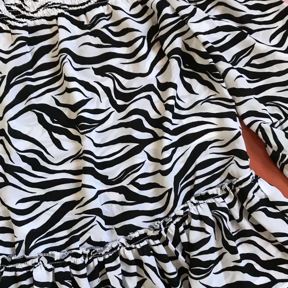 Superfin zebra blus i strlk 36! ✨ Aldrig använd. Frakt inräknat i priset. Betalas med Swish!. Blusar.