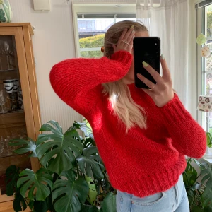 Stickad tröja  - Super skön och snygg stickad tröja från BikBok! Aldrig använd. 