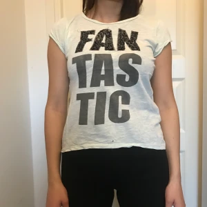 HM - En jättefin grön t-shirt, storlek S🌸 Köparen står för frakten🌸