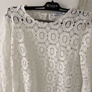  - Blus från nakd! Skulle säga att den skulle kunna passa en 34 också. Frakt tillkommer