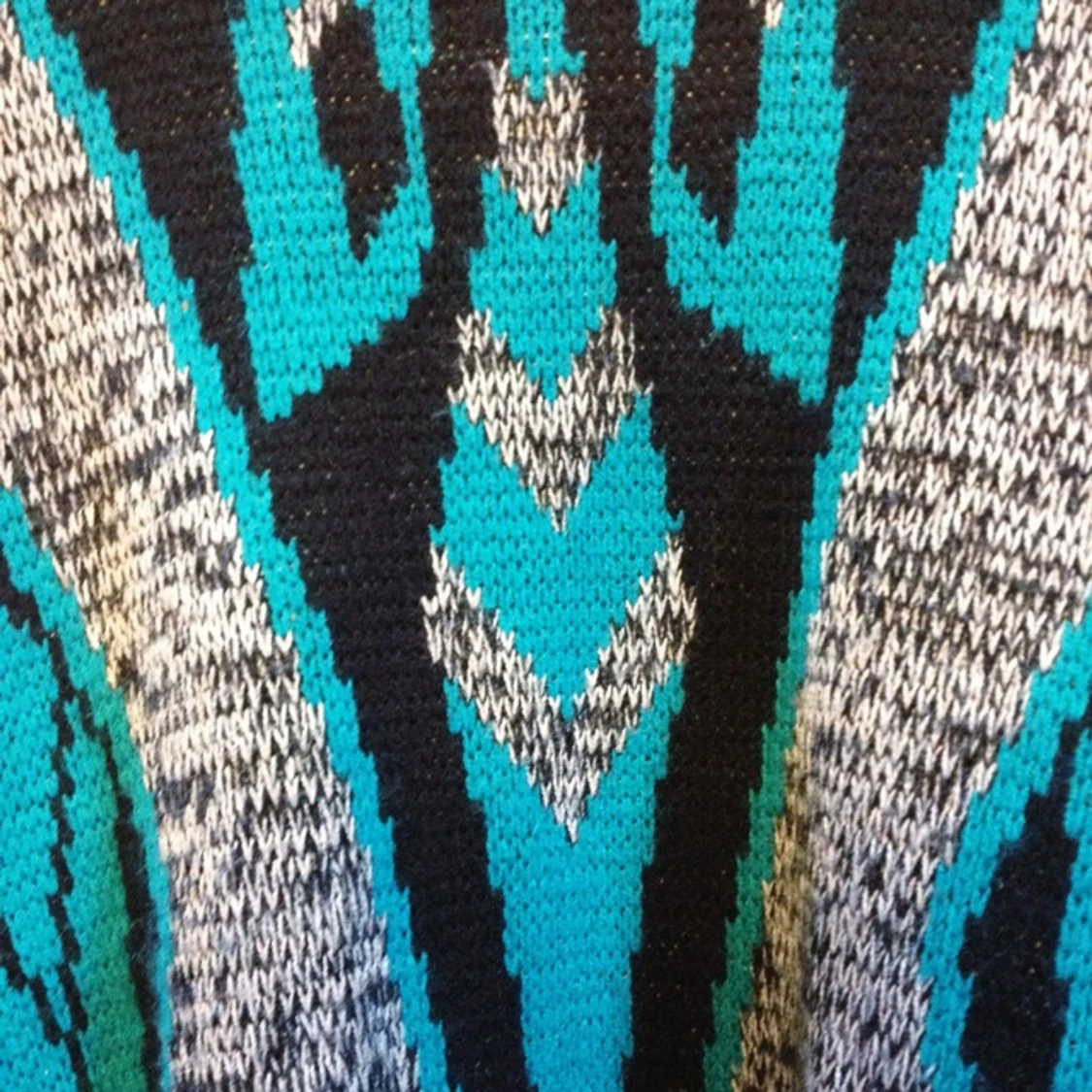 Jävligt soft stickad tröja. Står XL på lappen men är snarare en M/L.  - 1378816982