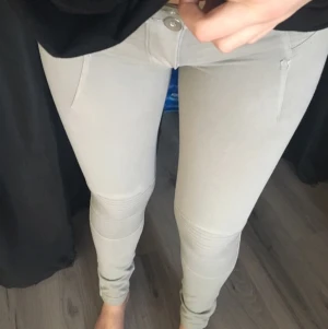  - Snygga Freddy wr Up byxor med bikerimitation! Frakt tillkommer. 