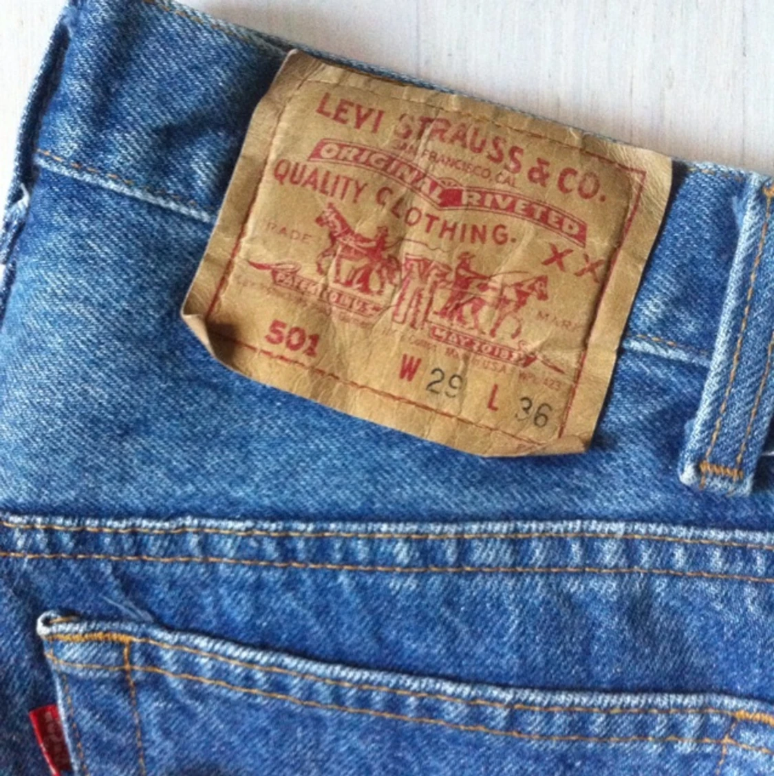 Levi's 501 med hög midja, perfekta att klippa av till shorts om man är sugen på det. - 1380213082