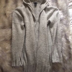  - Grå kofta från HM i fint skick