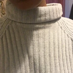  - Gosigaste tröjan i mjukaste materialet!! -Pastellblå- Passar nog S-L beroende på passform