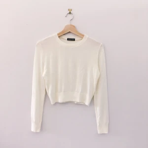  - Vit, croppad tröja från American Apparel. Liten i storleken. Superfint skick, oanvänd. 