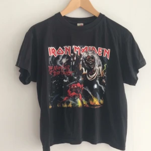  - Skräm ett barn. Impa på en gubbe. Köp en t-shirt.  Hämtas i centrala Göteborg eller skickas mot att köparen pröjar fraktkostnad.  