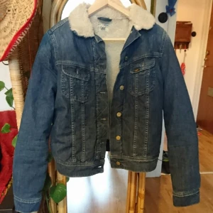  - Fodrad jeansjacka från Lee! 🌸