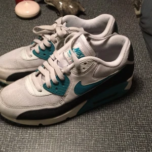  - Nike Airmax 
Nyskick använt ytterst fåtal gånger pga fel storlek