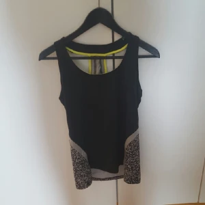  - Träningslinne i strl m. Möts gärna i Göteborg annars skickas den där köparen står för fraktkostnad.