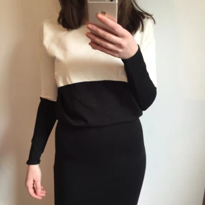  - Oanvänd klänning. 