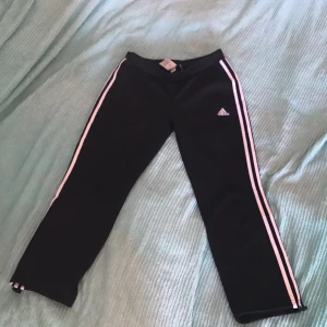  - Adidas byxor endast använda en gång! är som ny!  