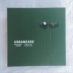 Helt nya Urban Ears-in-ear-hörlurar i obruten förpackning! Kostar annars 399:- Säljer ett par grå och de här gröna. Kan mötas i Stockholms innerstad eller skicka med post. Passa på❣️☝️