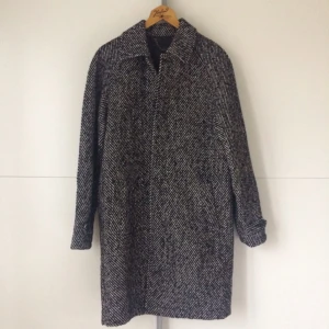  - Helt ny herrkappa. Oanvänd med lappen fortfarande kvar.   Köparen betalar eventuell frakt!