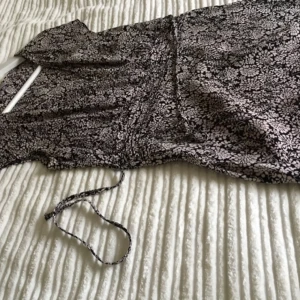  - Marks & Spencer, rekommenderar för kvinnlig look, helst till tighta byxor.