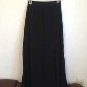  - Svart maxi kjöl ONLY NYA oanvända  