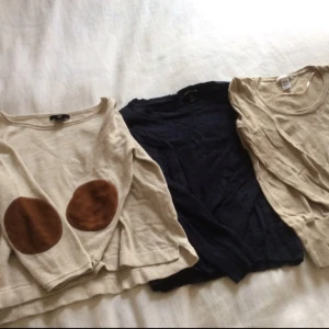  - Tröjor från hm. Storlek XS. Knappt använda. (Den mörkblå är såld)