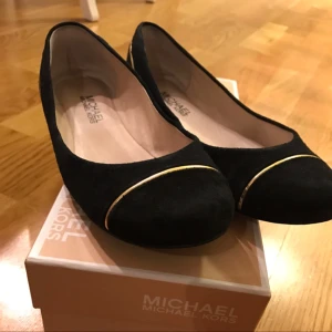  - Michael Kors ballerinaskor, har använt bara två gånger