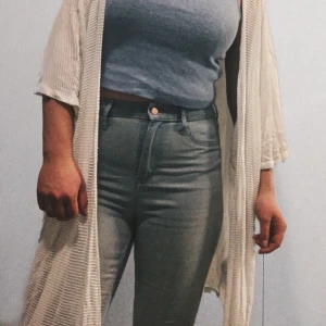  - Jätte fin tunn sommar kofta från Vero Moda! 
Köparen står för frakten! 