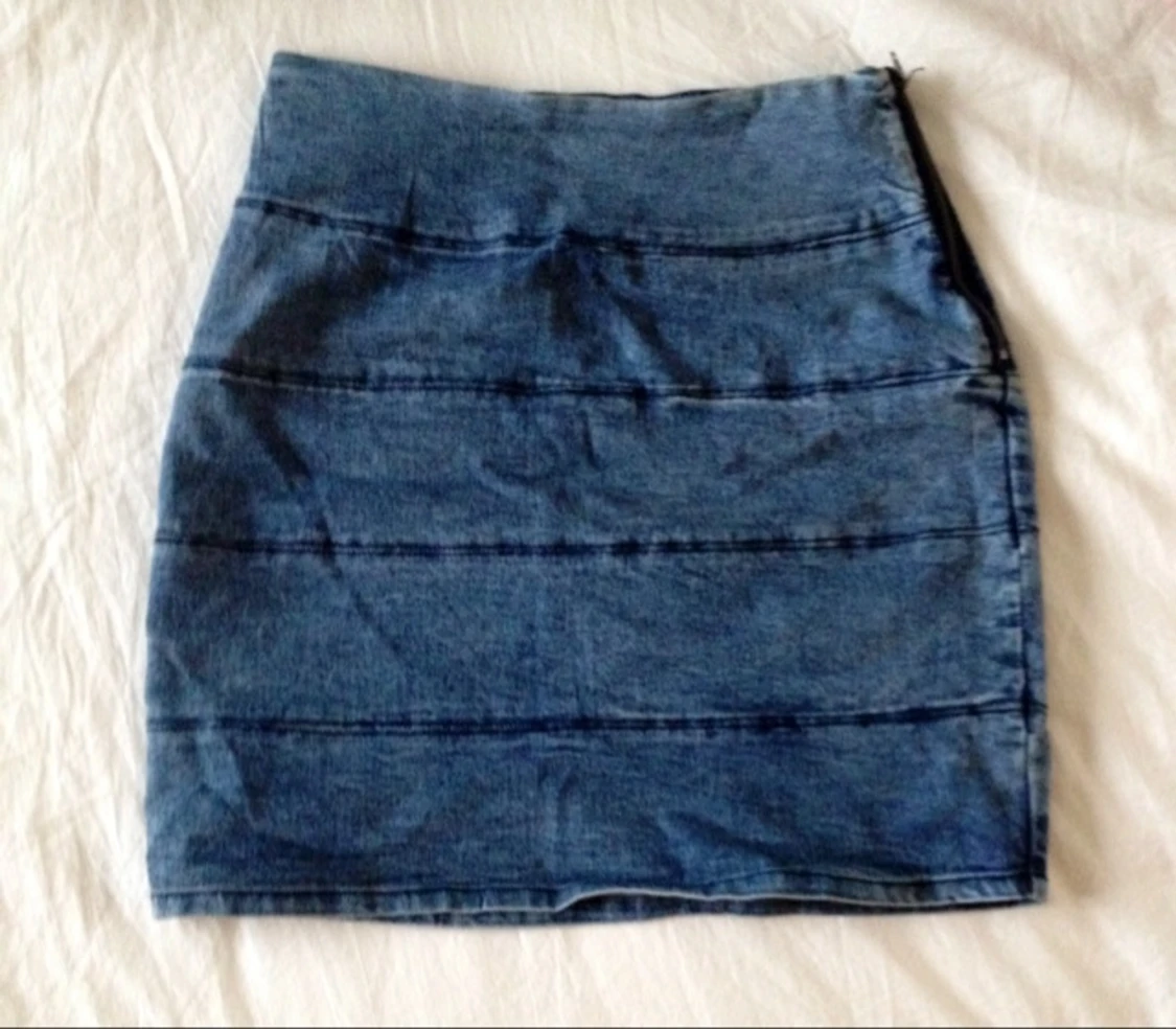 Helt oanvänd jeanskjol - 1383297685