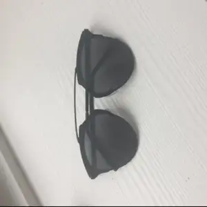 Svarta dior liknande solglasögon från Gina 