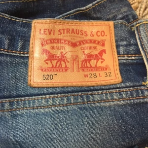 - Levis jeans 520, nästintill oanvända. 