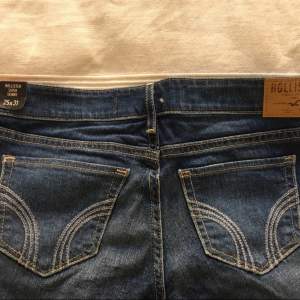 Hollister jeans helt oanvända! STORLEK; W:25 L:31 Modell: Super Skinny❤