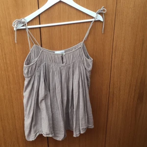  - Passar även mig med 36-38, Säljer massa kläder billigt pga flytt