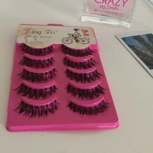  - Lösfransar med genomskinligt band! Aldrig använda.