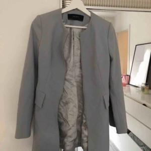  - Zara kappa knappt använd (en eller två gånger) 