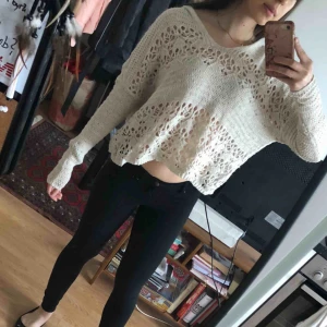  - Stickad huvtröja från Hollister.